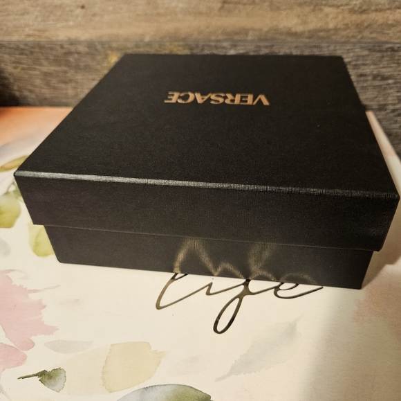 VERSACE black box gold letters 6.5 x 6.5 inches - Picture 4 of 5